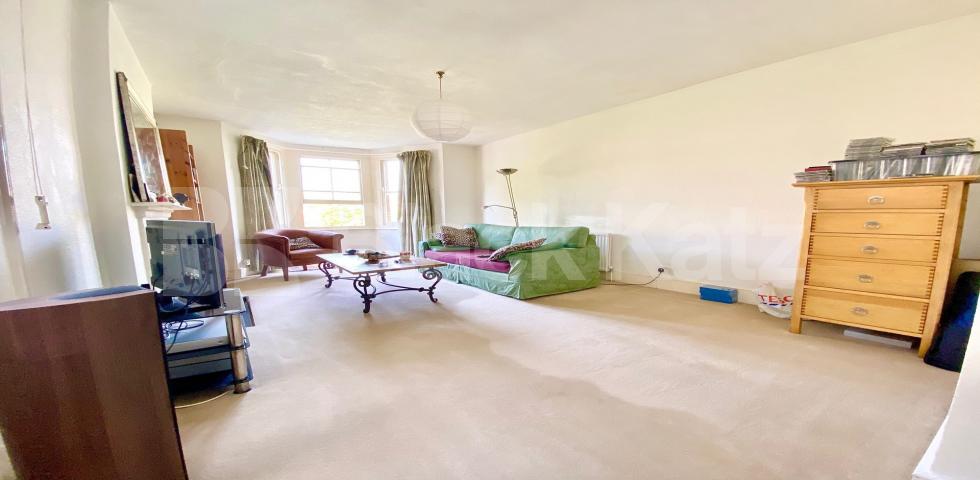 			VIRTUAL TOUR AVAILABLE!, 2 Bedroom, 1 bath, 1 reception Flat			 Church Lane, Hornsey